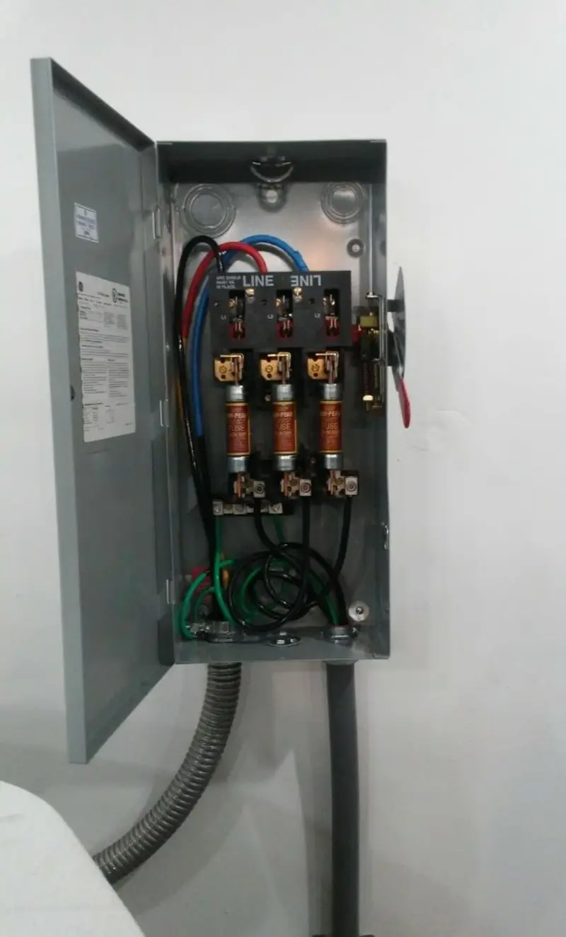 Three-phase disconnect switch installed for Smoke Detector Installation in Oakdale